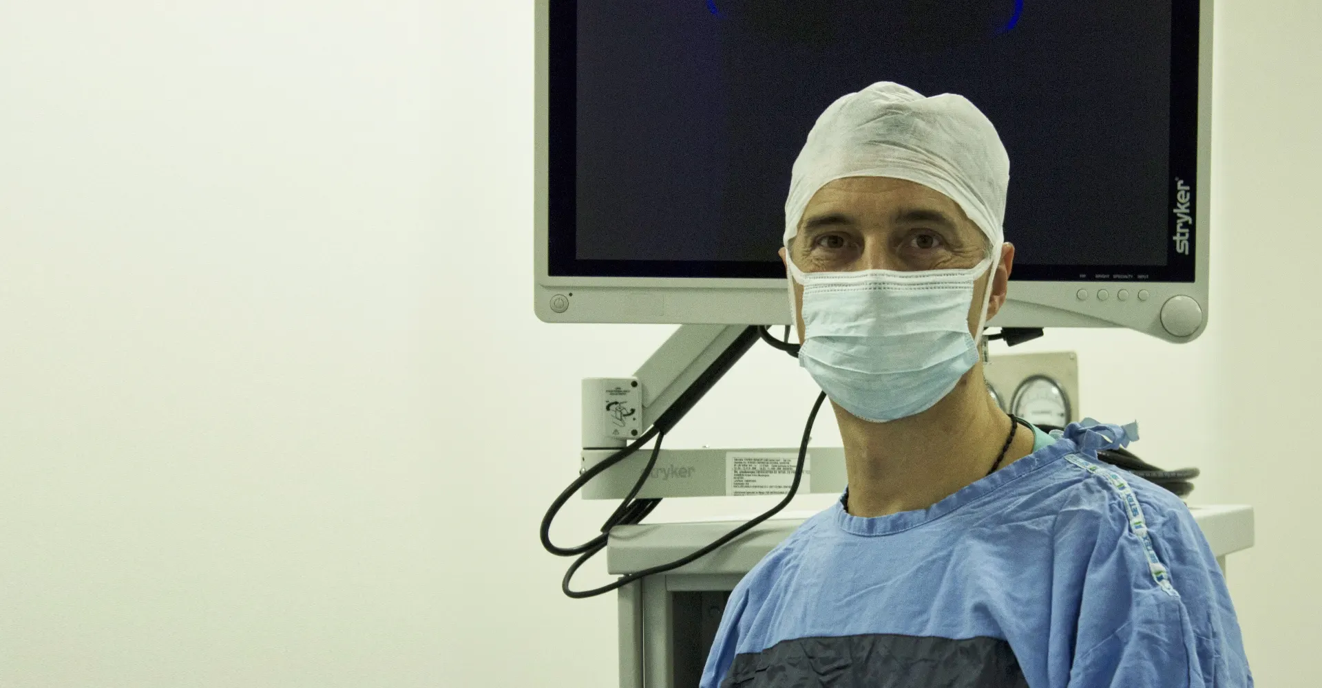Dr. Miguel Cupitó, cirujano especialista en rinoplastía ultrasónica